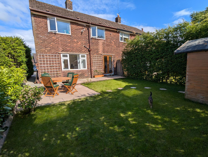 Exterior view 4, Cosy Single Room, Smart TV, 5 Minute Walk from Train Station, Bolton