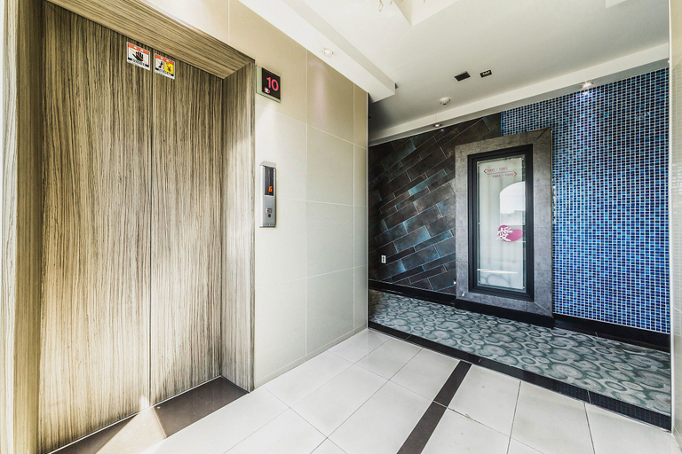 Others 5, Nostalgia Hotel, Paju