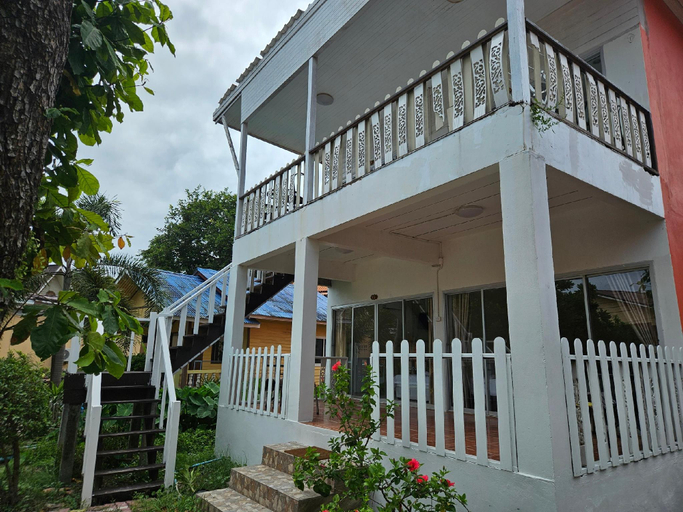 Exterior 10