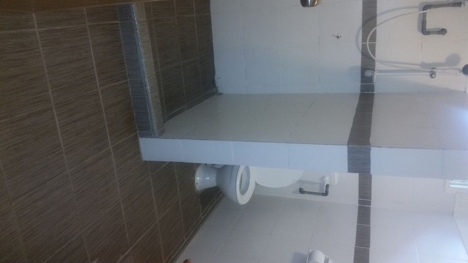 Bathroom 5, Ceaser's Place, Ranau