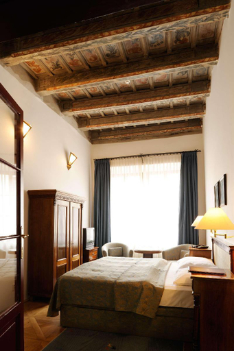 Bedroom 2, The Charles Hotel, Lake Ontario