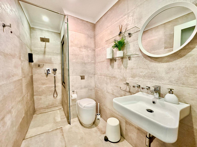 Others 5, Charming flat off the sea front