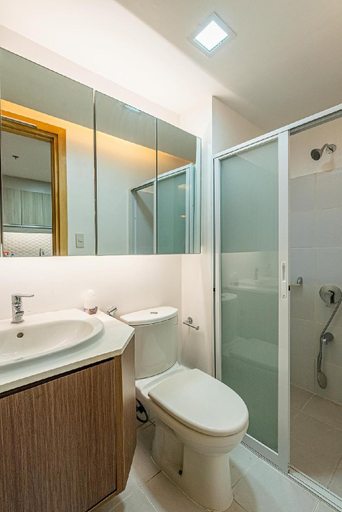 Bathroom, 200mbps WiFi, Luxury condo near Ayala, Cebu City