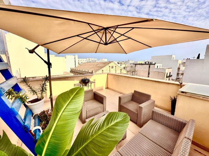 Others 2, Charming flat off the sea front