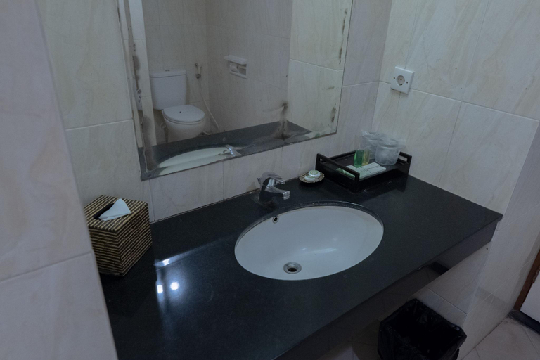 Bathroom 10