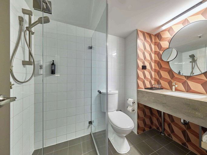 Bathroom 13