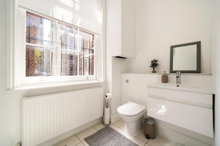 Bathroom 4, Comfortable Apartments in Shoreditch High Street, London