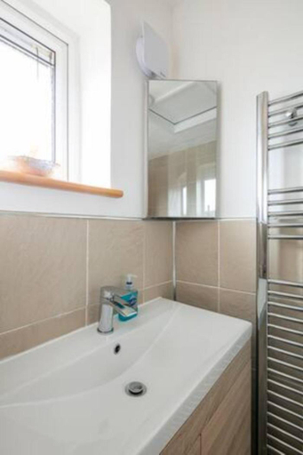 Bathroom 3, Cosy Single Room, Smart TV, 5 Minute Walk from Train Station, Bolton