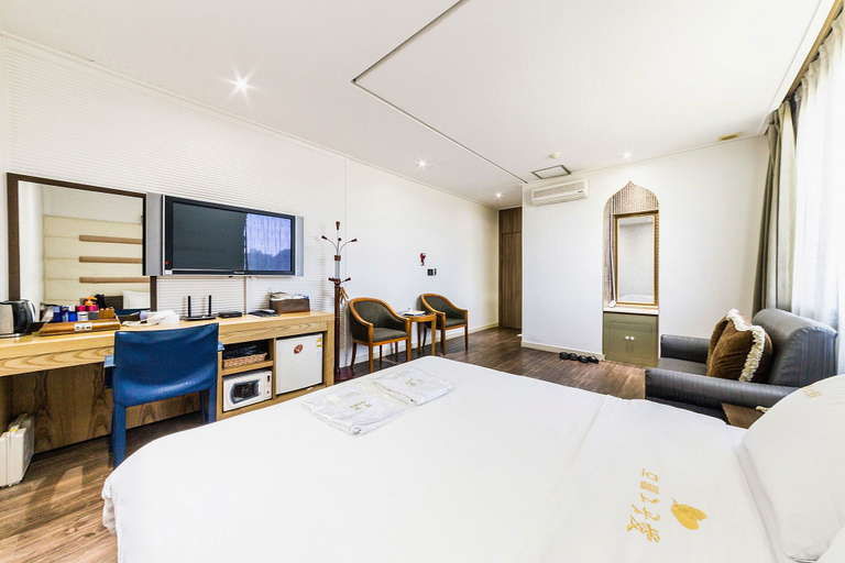 Bedroom 3, Nostalgia Hotel, Paju