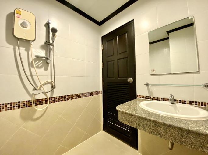 Bathroom 3, Lucky Residence Patong, Pulau Phuket