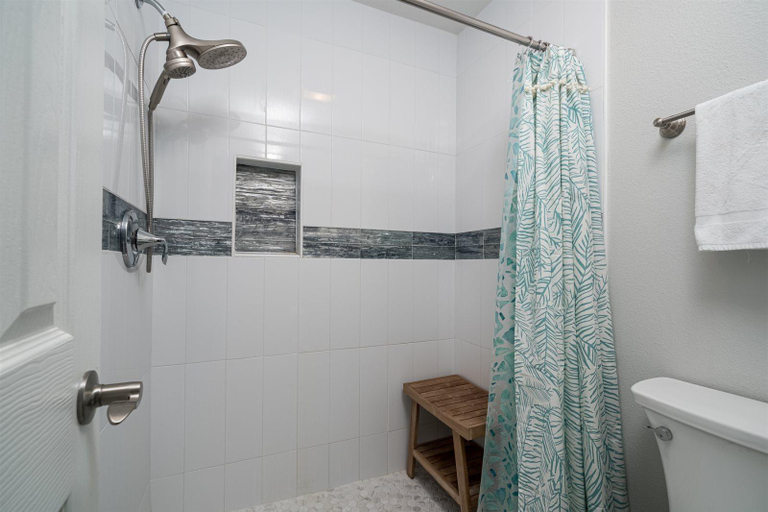 Bathroom 3, Birds I View, Aransas
