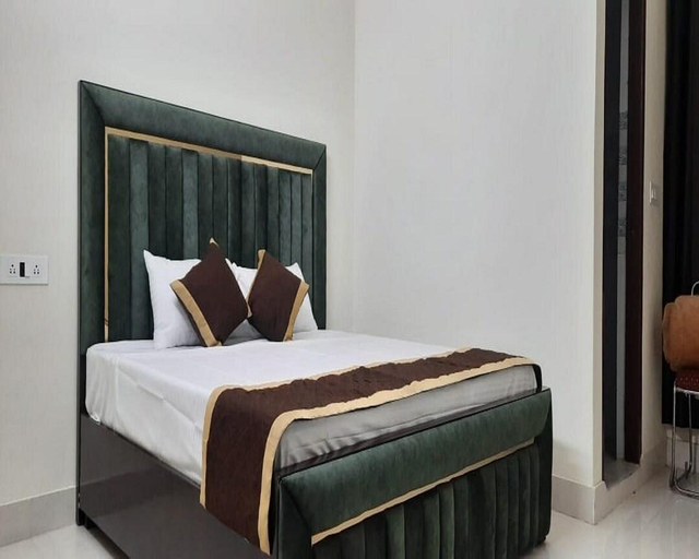 Bedroom 2, The Bird Dehradun, Dehradun