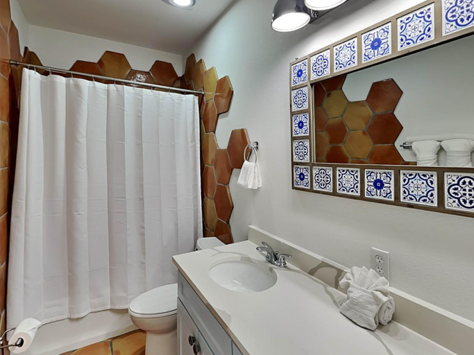 Bathroom 4, Casa de Marlin, Nueces