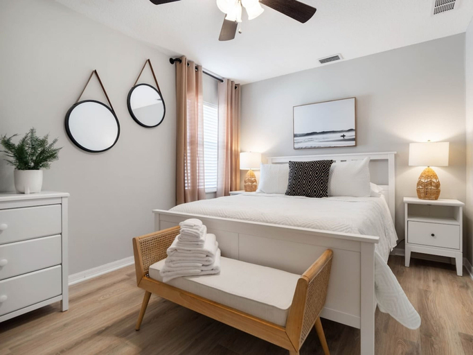 Room 2, Casa Canal 4 Bed 3 Bath Pool Spa Boat Dock Sleeps 8, Flagler