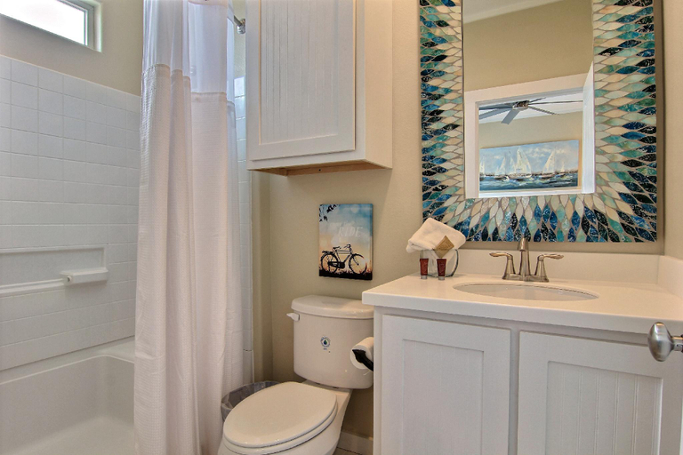 Bathroom 4, At Last, Nueces