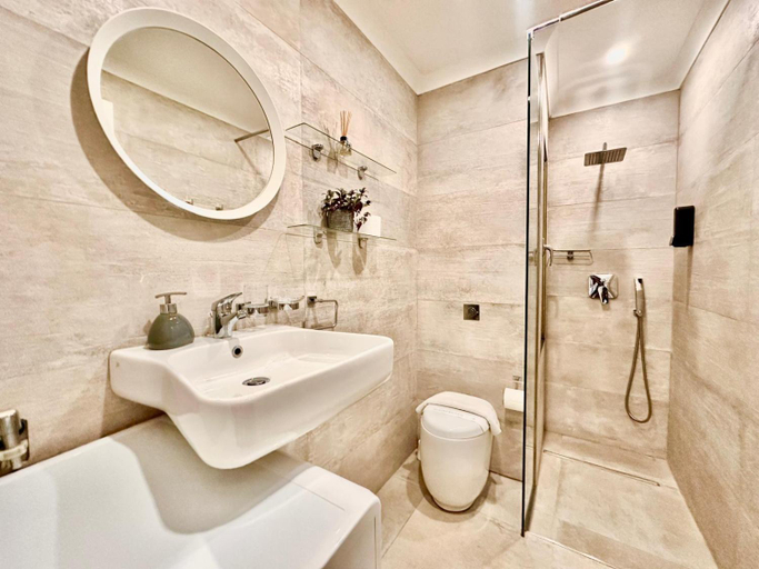 Others 4, Charming flat off the sea front