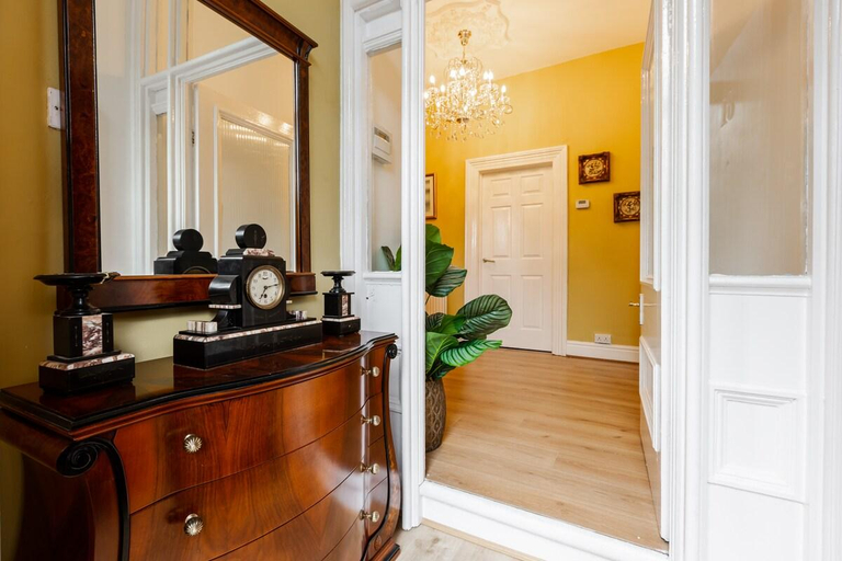 Public Area 3, Grand Villa: 6 En-suites, Hot Tub, & Park View, Sefton