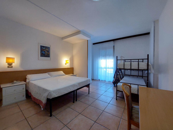 Bedroom 2, Hotel Nettuno, Teramo