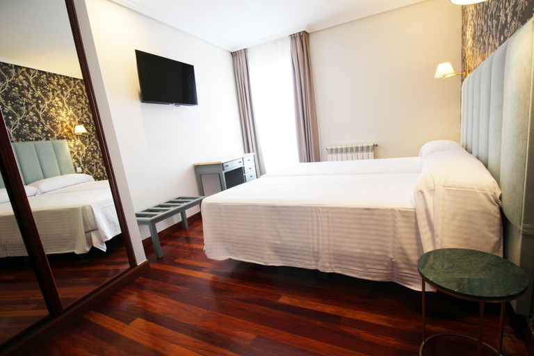 Others 2, Hosteria de Adarzo auto check, Cantabria