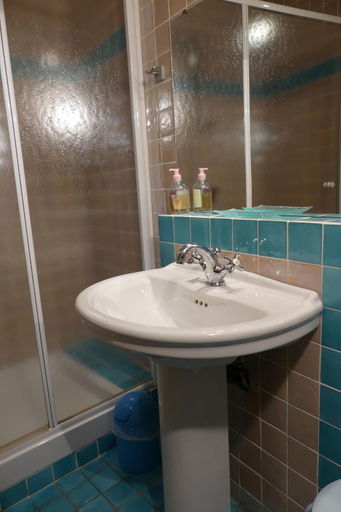 Bathroom 3, Chambres d’hotes les Cardabelles, Aveyron