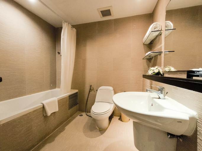 Bathroom 25
