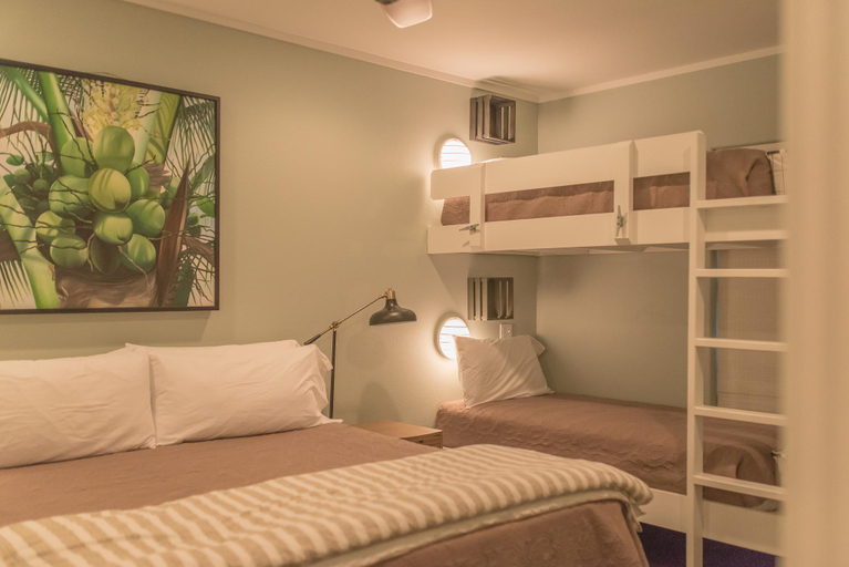 Bedroom 3, At Last, Nueces