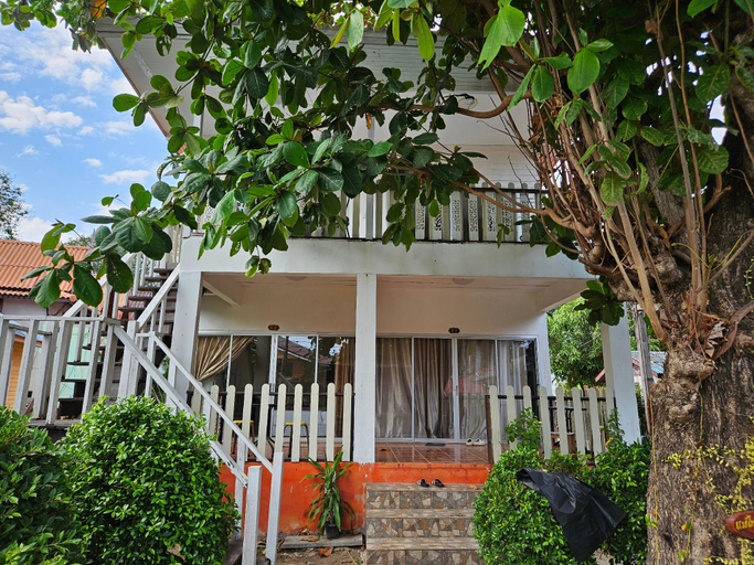 Exterior 9