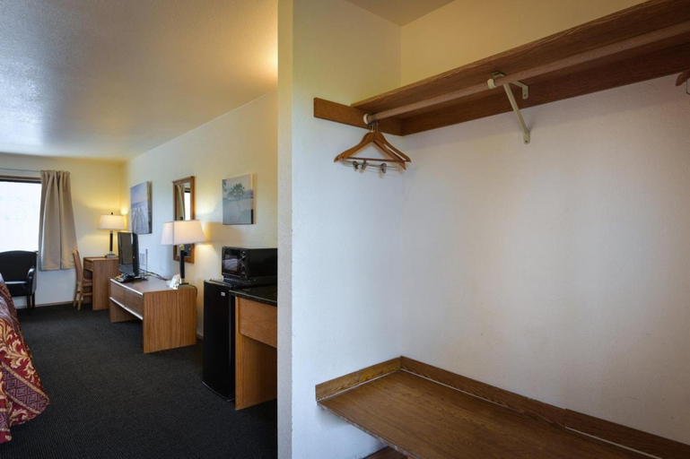 Others 5, Cap Sante Inn, Skagit
