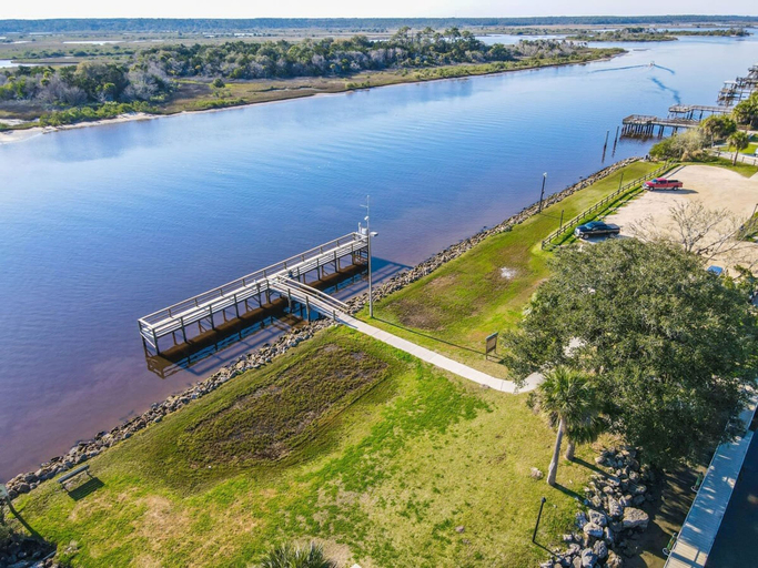 Room 3, Beach Home w Heated Pool Free Golf Cart, Flagler