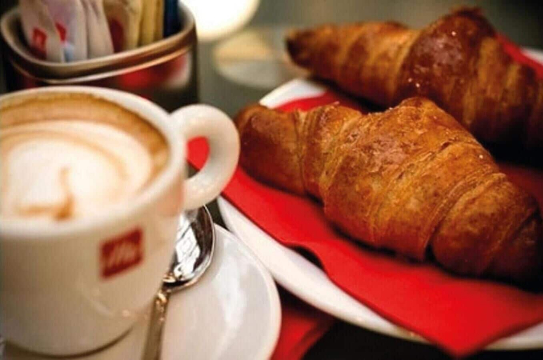 Food & Drinks 5, B&B Miseno23, Napoli