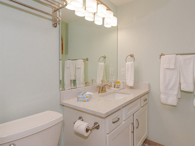 Bathroom 4, Laguna Reef 413 - Waters Edge, Aransas