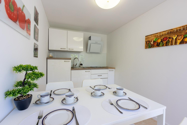 Others 5, Amarie, Crikvenica