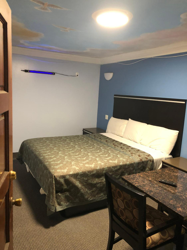 Bedroom 4, Golden West Manor Motel, Los Angeles