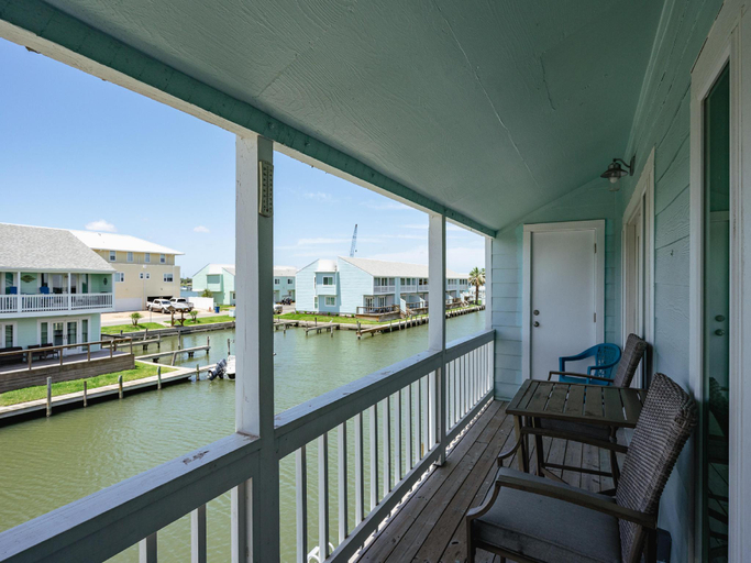 Others 5, The Salty Aloha, Aransas