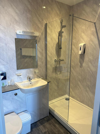 Bathroom 4, Royal Clifton Hotel, Sefton