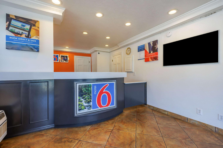 Public Area 1, Motel 6 Canby, OR, Clackamas