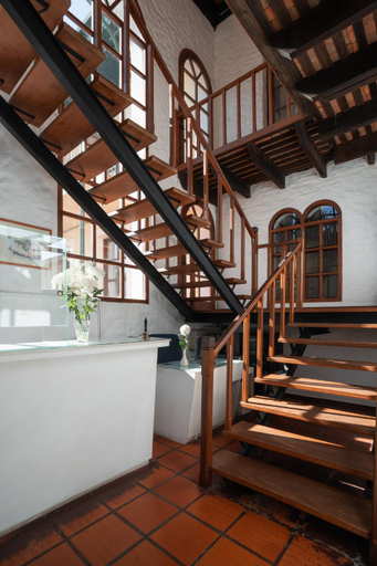 Public Area 2, Don Antonio Posada, n.a540