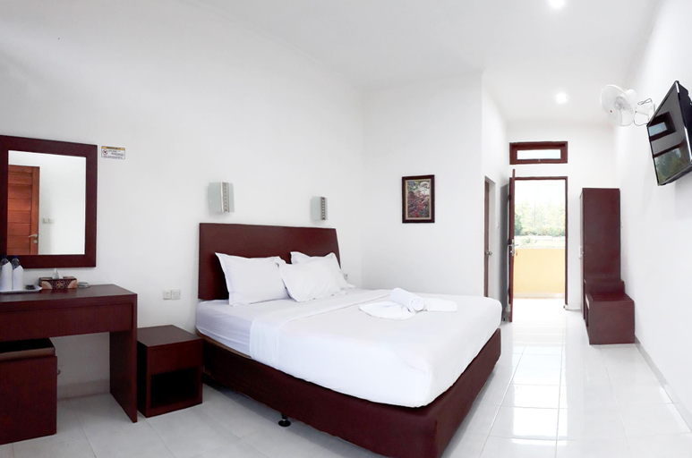 Bedroom 2, Rogate Beach Hotel, Samosir