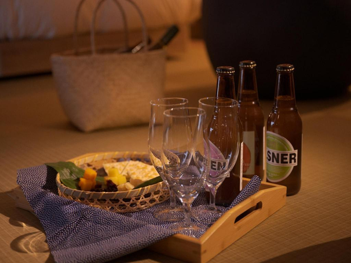 Food & Drinks