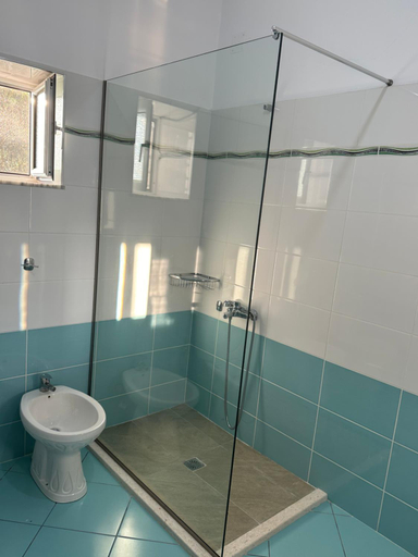 Bathroom 3, Resuli Apartments, Sarandës