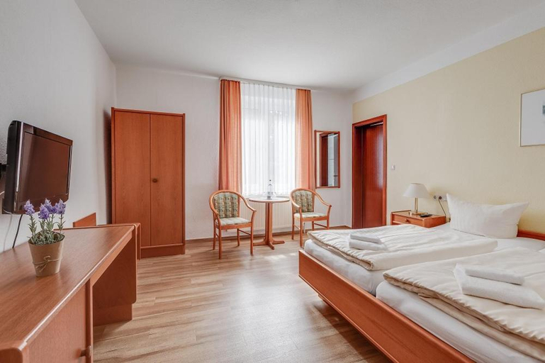 Bedroom 3, Waldhotel & Restaurant Stieglitzenkrug, Mecklenburgische Seenplatte