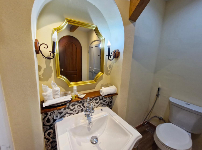 Bathroom 5, Khaoyai Biciclette Cafe and Hotel, Pak Chong