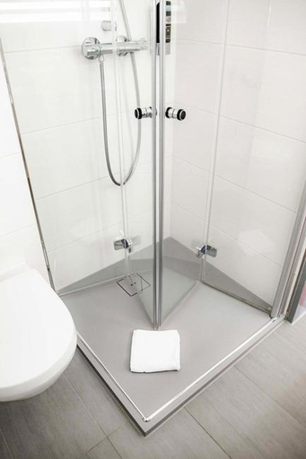 Bathroom 3, Muritz-Strandhotel, Mecklenburgische Seenplatte