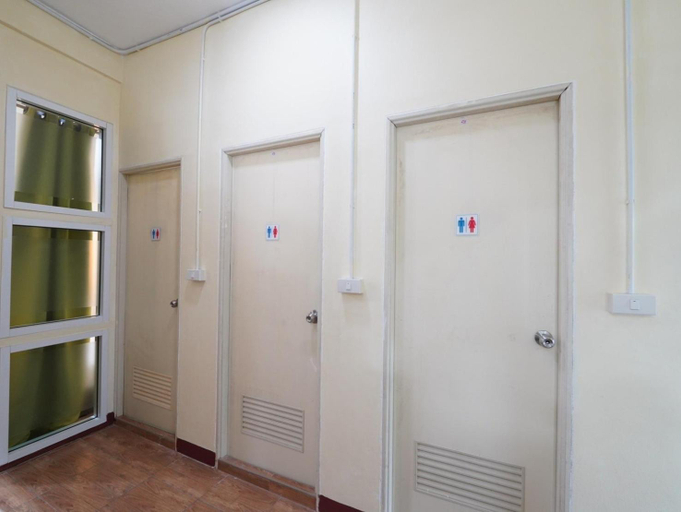 Bathroom 5, EZ Sleep at Ratchada 19, Din Dang