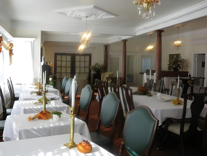 Food & Drinks 5, Le Chateau du Lac, Memphrémagog