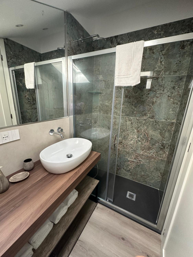 Bathroom 4, Hotel Marinella, Imperia