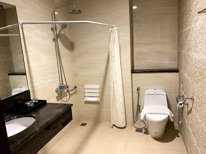 Bathroom 13