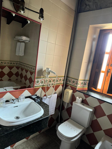 Bathroom 4, La Venta de Quijas, Cantabria