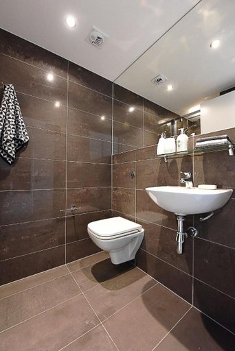 Bathroom 3, Yugo Amnis House