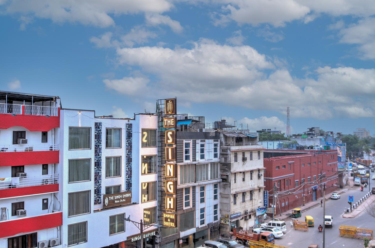 Exterior & Views